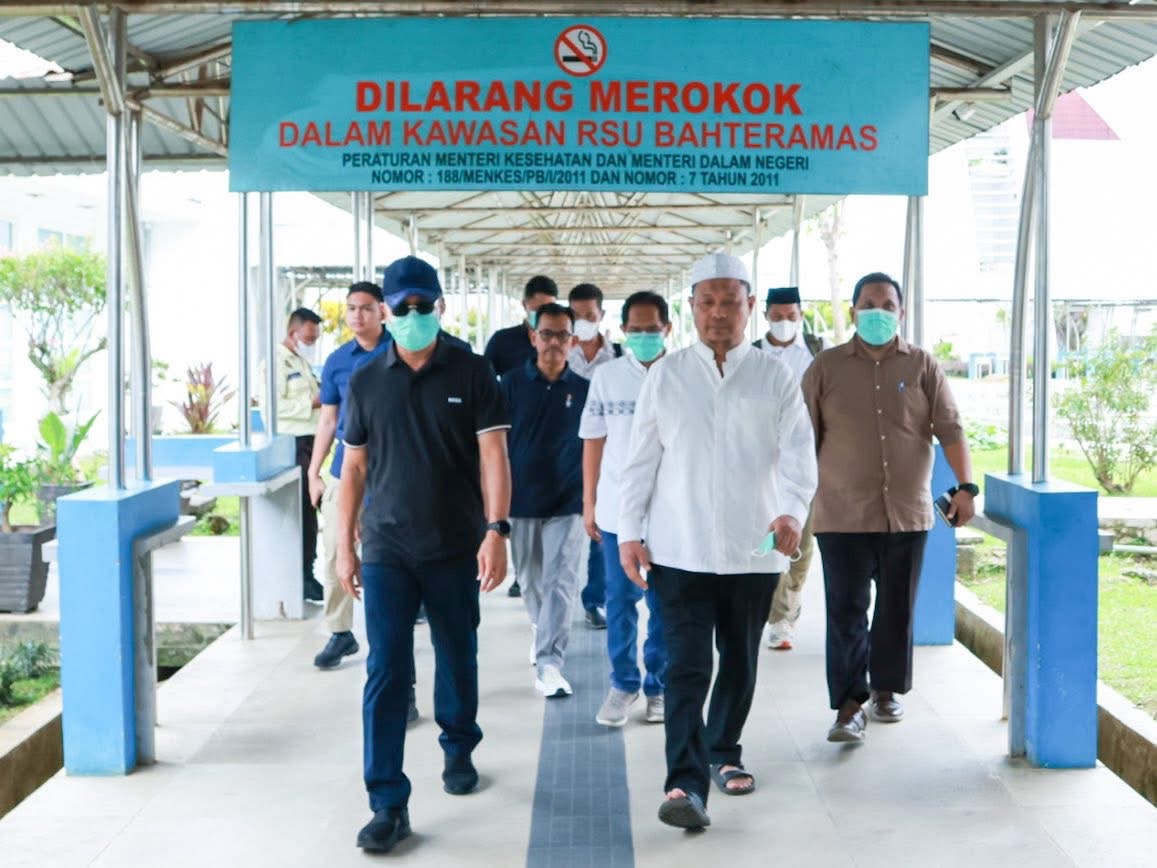 Gubernur Sultra, Andi Sumangerukka saat melakukan kunjungan ke RSUD Bahteramas. (Dok. PPID Pemprov Sultra)