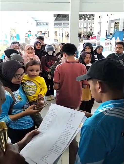 Suasana pendaftaran dan pemesanan tiket musik gratis 1447 H / 2026 M di Terminal Baruga Kendari.