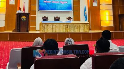 Gubernur Sultra, Andi Sumangerukka, secara resmi mengumumkan hasil seleksi jabatan Eselon III dan IV lingkup Pemprov Sultra bertempat di Ruang Pola, Kantor Gubernur Sultra, Rabu (8/4/2026). (FOTO: FAYSAL/MS)