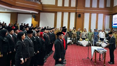 Gubernur Sultra, Andi Sumangerukka resmi melantik 8 Pejabat Eselon II, Pejabat Administrator, Pejabat Pengawas, serta Pejabat Fungsional. (FOTO: FAYSAL/MS)
