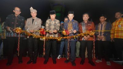 Resmikan Stand UMKM di MTQ Kendari, Gubernur Sultra Dorong Ekonomi Lokal Bangkit di HUT ke-62