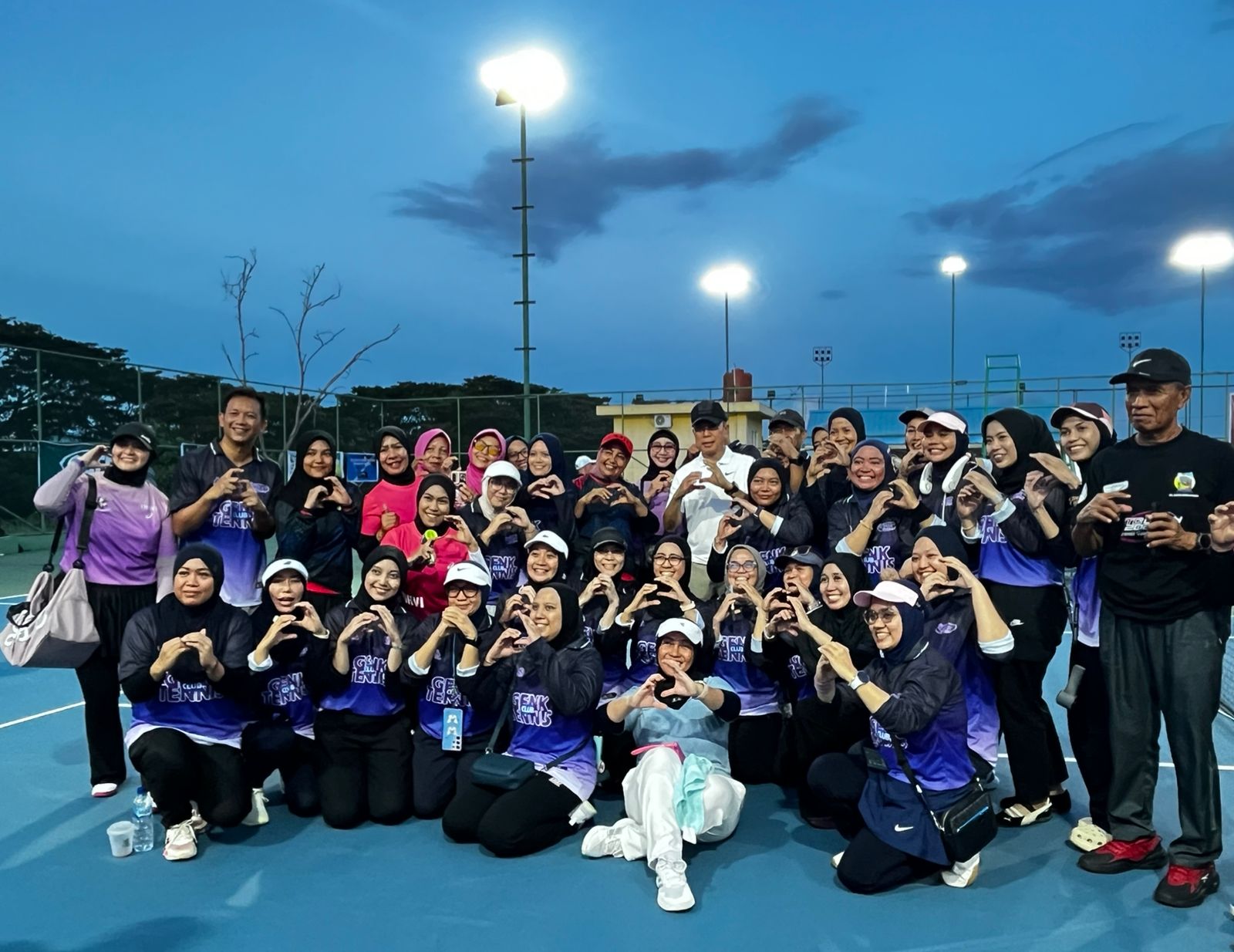 Gubernur Sultra, Mayjen TNI (Purn) Andi Sumangerukka, saat menghadiri kegiatan turnamen GTC Open 2026 yang digelar di Lapangan Tenis KONI Sultra. (FOTO: FAYSAL/MS)