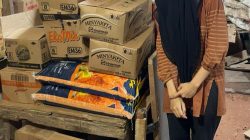 Kantor Wilayah Perum Bulog Sultra saat mendistribusikan MinyakKita guna menjaga ketersediaan dan stabilitas harga minyak goreng di pasaran. (Dok. Istimewa)