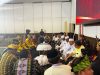 Proses pengukuhan Ketua DPP Lembaga Budaya Muna (LBM) dalam Mubes V LBM yang digelar di salah satu hotel di Kota Kendari, Senin (18/5/2026). (FOTO: FAYSAL/MS)