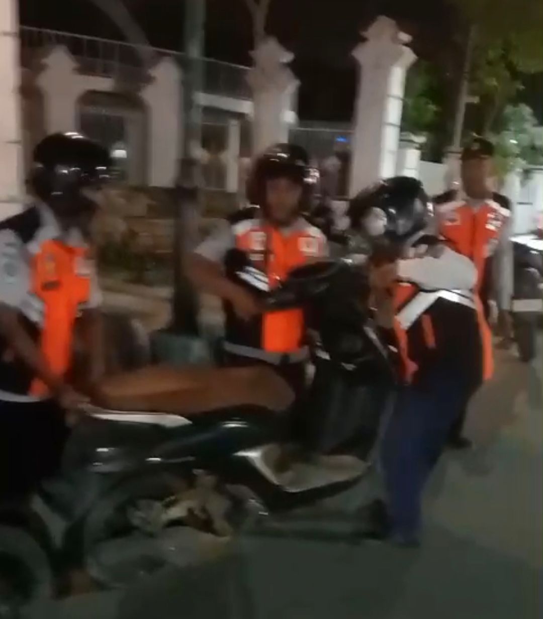 Dishub Kota Kendari mengambil langkah tegas terhadap kendaraan yang masih parkir sembarangan di sejumlah titik rawan kemacetan, khususnya di kawasan Eks MTQ. (Dok. Istimewa)