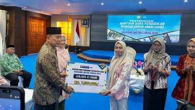 Gubernur ASR Serahkan Beasiswa Sultra Cerdas 2026 untuk 150 Mahasiswa, Total Bantuan Capai Rp1,8 Miliar
