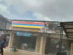 Indomaret di Baruga Kendari Terbakar, Damkar Bergerak Cepat Padamkan Api