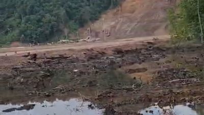 Situasi terkini aktivitas Industri Galangan Kapal di Desa Lapuko, Kecamatan Moramo, Kabupaten Konawe Selatan. (Dok. Istimewa)
