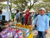 Gerakan Pangan Murah yang digelar Dinas Ketapang Kota Kendari dalam rangka HUT ke-195 Kota Kendari di kawasan Pantai Nambo diserbu masyarakat, Sabtu (9/5/2026). (FOTO: FAYSAL/MS)