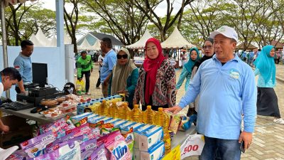 Warga Padati Pasar Murah HUT Kendari ke-195, Harga Sembako di Bawah Pasar