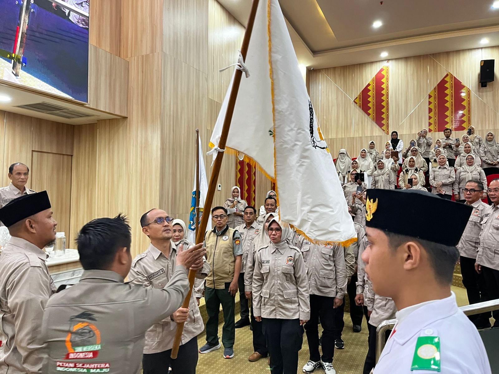 DPD Tani Merdeka Kota Kendari periode 2026-2031 resmi dilantik bertempat di Balai Kota Kendari, Kamis (18/6/2026). (FOTO: FAYSAL/MS)