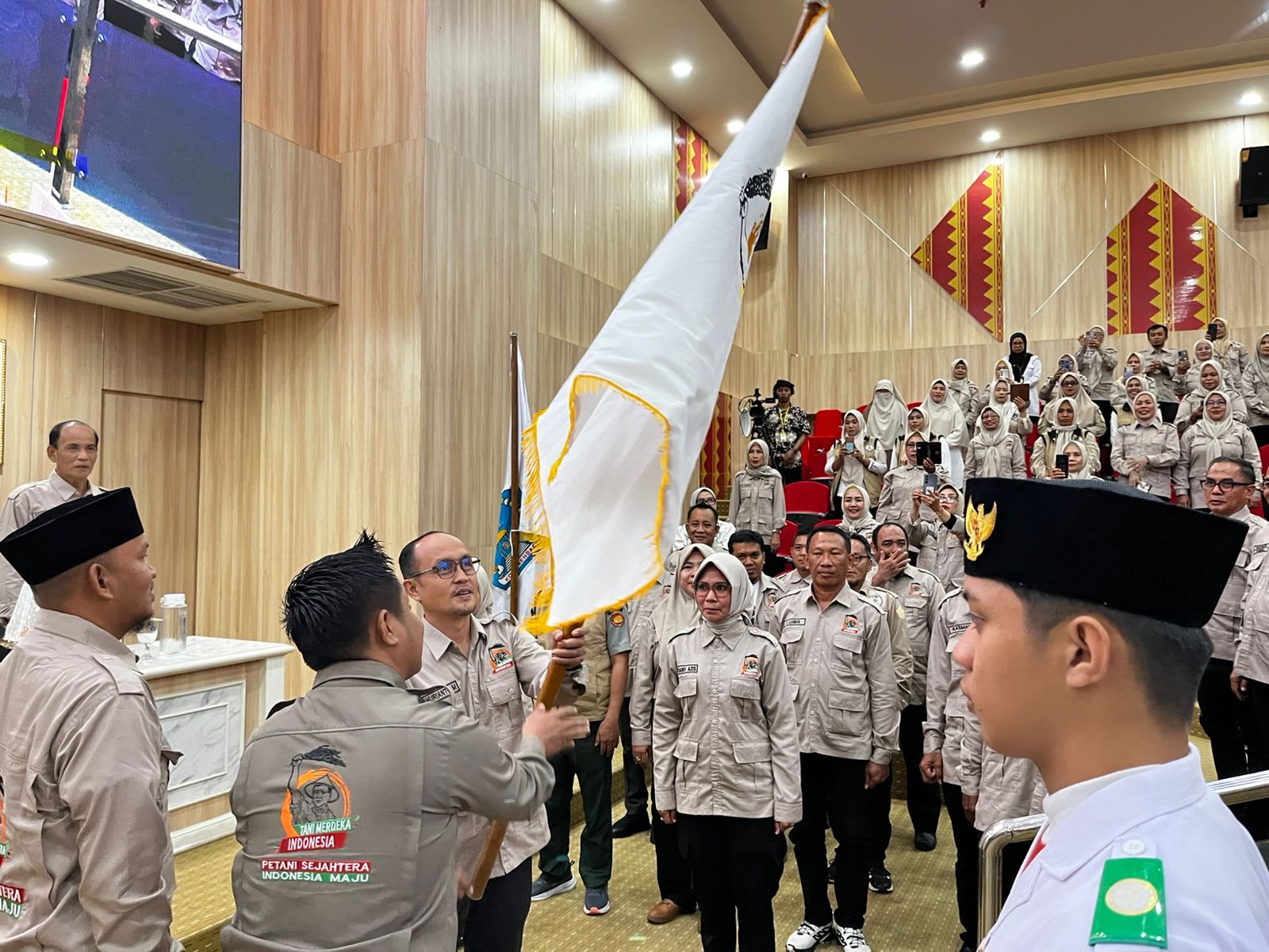 DPD Tani Merdeka Kota Kendari periode 2026-2031 resmi dilantik bertempat di Balai Kota Kendari, Kamis (18/6/2026). (FOTO: FAYSAL/MS)