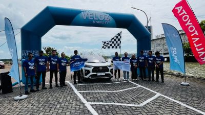 Kalla Toyota bersama PT Toyota-Astra Motor (TAM) resmi melepas peserta kegiatan Veloz Hybrid EV Lintas Nusa 2.0 dari kawasan Masjid Al-Alam, Kota Kendari, Sulawesi Tenggara, Minggu (7/6/2026). (FOTO: FAYSAL/MS)
