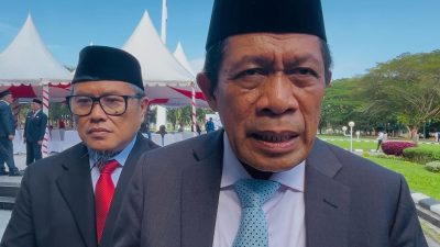 Wagub Sultra, Hugua bersama Kepala Kesbangpol Sultra, Adrian, usai memimpin peringatan Hari Lahir Pancasila Tahun 2026 di halaman Kantor Gubernur Sultra, Senin (1/6/2026). (Foto : Mediatamasultra.com)