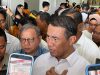 Mentan RI, Dr. Ir. Andi Amran Sulaiman, saat diwawancarai awak media usai memberikan kuliah umum di UHO Kendari. (FOTO: FAYSAL/MS)