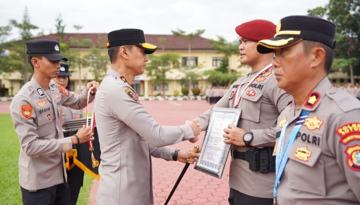 Kapolda Sultra Apresiasi Personel Berprestasi, Tegaskan Komitmen Wujudkan Polri yang Profesional