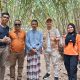 Ketua DPD Tani Merdeka Indonesia (TMI) Kota Kendari, Sahuriyanto Meronda, bersama jajaran pengurus saat melakukan kunjungan ke Kebun Salak milik Kelompok Tani Tunas Baru di Kelurahan Anduonohu, Kecamatan Poasia, Kota Kendari, Jumat (24/7/2026), sebagai bentuk dukungan terhadap pengembangan sektor pertanian dan peningkatan kesejahteraan petani.