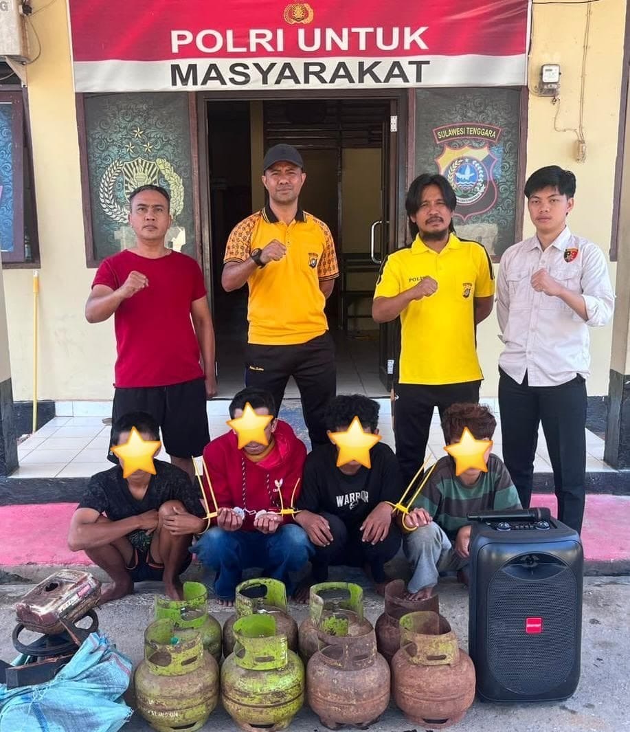 Personel Polsek Sawa memperlihatkan sejumlah barang bukti hasil pengungkapan jaringan pencurian yang meresahkan masyarakat di wilayah hukum Polsek Sawa, Kabupaten Konawe Utara. Hasil pengembangan kasus mengungkap para pelaku diduga telah beraksi di sedikitnya 15 tempat kejadian perkara (TKP) sejak 2025 hingga pertengahan 2026. (Dok. Istimewa)