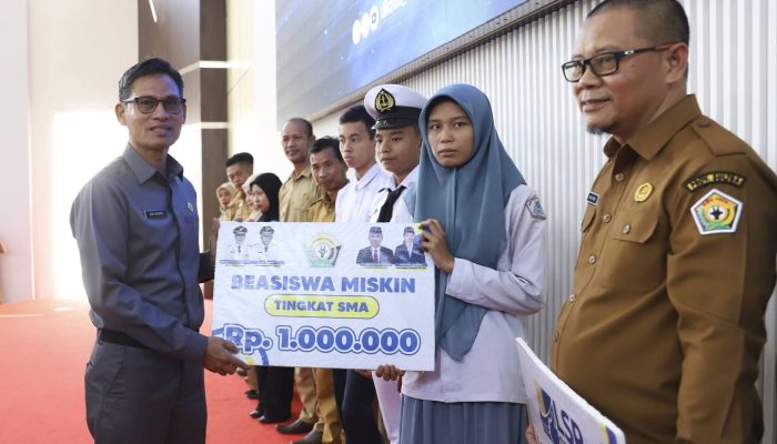 Pemprov Sultra Kucurkan Beasiswa Rp1 Juta untuk 3.500 Pelajar Kurang Mampu