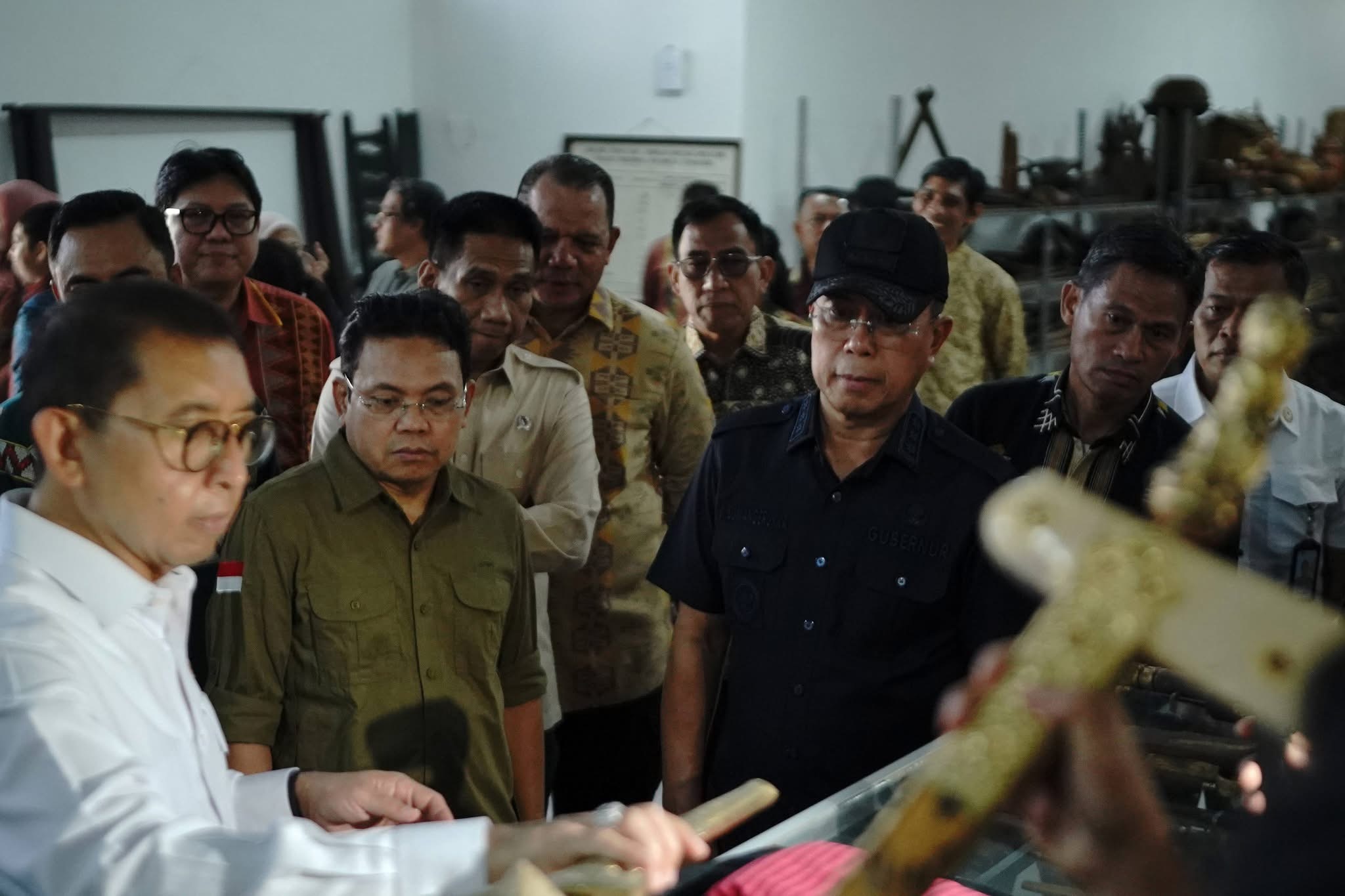 Menteri Kebudayaan Republik Indonesia, Fadli Zon, saat mengunjungi UPTD Museum dan Taman Budaya Dinas Pendidikan dan Kebudayaan Provinsi Sulawesi Tenggara di Kendari, Sabtu (11/7/2026).