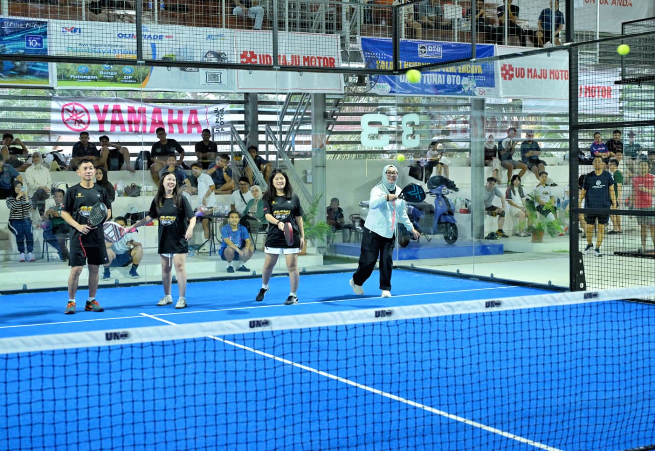 Wali Kota Kendari, dr. Hj. Siska Karina Imran, SKM, secara resmi membuka UD Maju Padel Tournament Organized by Kalista and Kalina di Uno Padel Kendari, Sabtu (11/7/2026). (Dok. Istimewa)
