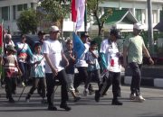 Kepala BRIDA Kota Kendari Lepas Peserta Jalan Sehat Wahdah Islamiyah