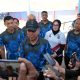 Gubernur Sulawesi Tenggara (Sultra), Mayjen TNI (Purn) Andi Sumangerukka, saat diwawancarai awak media saat menghadiri Kejuaraan Menembak Kapolda Cup dalam rangka Hari Bhayangkara ke-80 di Lapangan Tembak Ade Yahya, Mako Satuan Brimob Polda Sultra, Kendari, Rabu (8/7/2026). (Dok. Istimewa)
