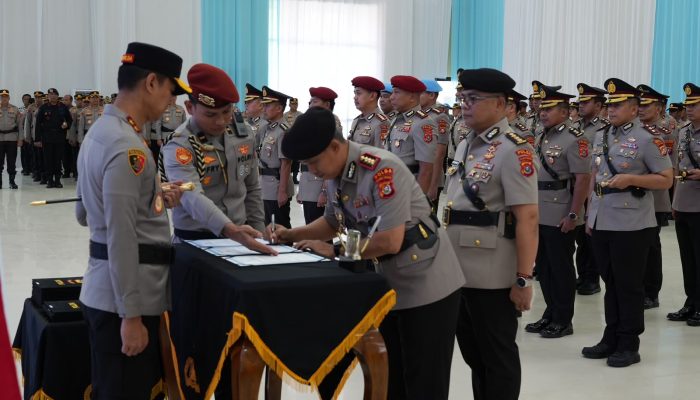 Kapolda Sultra Pimpin Sertijab Sejumlah Pejabat Utama dan Kapolres Jajaran, Lantik Kapolres Konawe Kepulauan