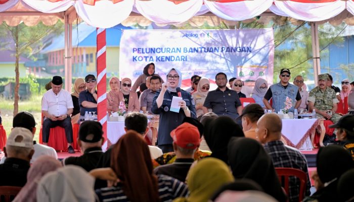 Wali Kota Kendari, dr. Hj. Siska Karina Imran, SKM, bersama Wakil Wali Kota Kendari Sudirman dan jajaran Forkopimda Kota Kendari, menyapa sekaligus menyerap langsung aspirasi masyarakat Kecamatan Kambu dan Kecamatan Baruga, di kawasan Kolam Retensi, Jumat (21/8/2026).