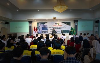 Menaker RI, Prof. Yassierli, saat memberikan kuliah umum di Universitas Muhammadiyah Kendari (UM Kendari). (FOTO: Mediatamasultra.com)