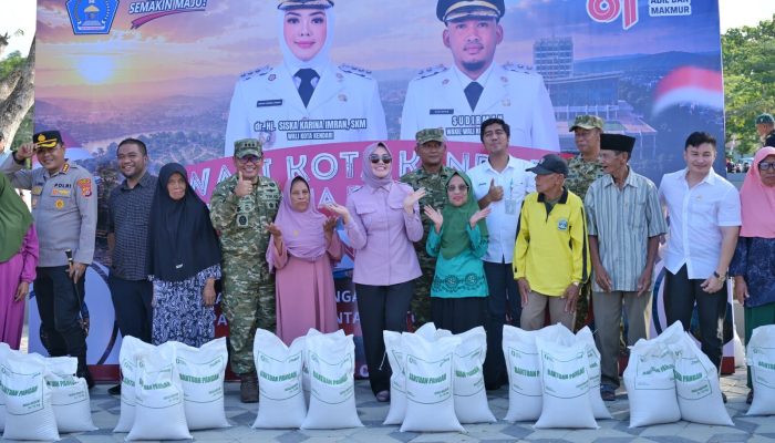 Pemkot Kendari-Bulog Sultra Mulai Salurkan Bantuan Pangan, 7.046 Keluarga Terima Perdana