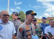 Kapolda Sultra, Irjen Pol. Himawan Bayu Aji, saat diwawancarai awak media usai memimpin Apel Gelar Pasukan dan Peralatan Kesiapsiagaan Penanganan Kebakaran Hutan dan Lahan (Karhutla) di wilayah hukum Polda Sultra. Dalam kesempatan tersebut, Kapolda Sultra didampingi Ketua DPRD Sultra La Ode Tariala, Pj Sekretaris Daerah Sultra Muhammad Fadlansyah, Danrem 143/Halu Oleo Brigjen TNI Raden Wahyu Sugiarto, serta Danlanal Kendari Kolonel Laut (P) M. Sati Lubis. (FOTO: Mediatamasultra.com)