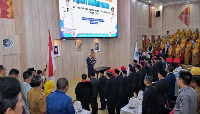 Wali Kota Kendari Lantik 25 Pejabat Administrator, Tekankan Profesionalisme dan Peningkatan Pelayanan Publik