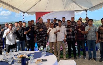Komandan Pangkalan TNI Angkatan Laut (Danlanal) Kendari, Kolonel Laut (P) M. Sati Lubis, saat menggelar coffee morning dan silaturahmi bersama insan pers Sulawesi Tenggara di Markas Lanal Kendari, Kamis (6/8/2026). Kegiatan tersebut menjadi ajang mempererat komunikasi sekaligus membangun kemitraan strategis antara TNI Angkatan Laut dan media.