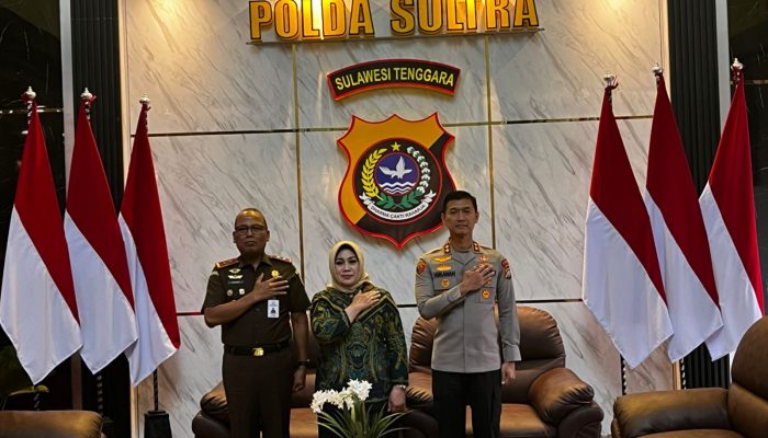 Polda Sultra bersama Kejati Sultra dan Pengadilan Tinggi Sultra memperkuat sinergitas dan koordinasi antar-aparat penegak hukum dalam menghadapi perubahan paradigma penegakan hukum, khususnya implementasi KUHP dan KUHAP baru melalui kegiatan Coffee Morning di Aula Dachara Polda Sultra, Kamis (3/9/2026). (FOTO: FAYSAL/MS)