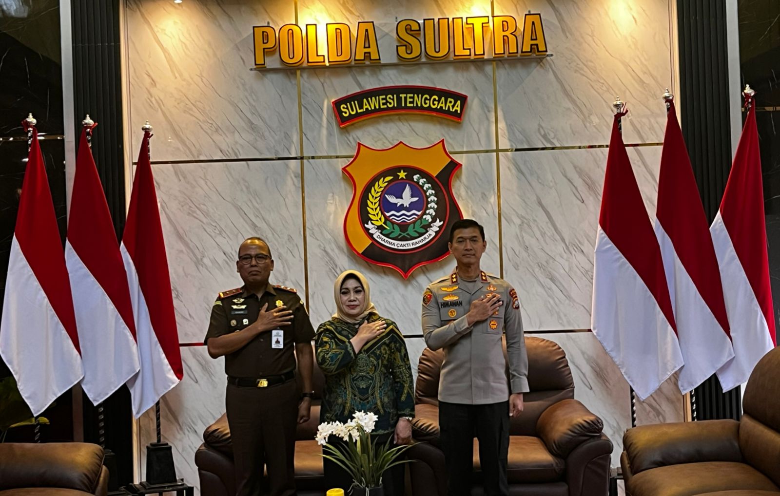 Polda Sultra bersama Kejati Sultra dan Pengadilan Tinggi Sultra memperkuat sinergitas dan koordinasi antar-aparat penegak hukum dalam menghadapi perubahan paradigma penegakan hukum, khususnya implementasi KUHP dan KUHAP baru melalui kegiatan Coffee Morning di Aula Dachara Polda Sultra, Kamis (3/9/2026). (FOTO: FAYSAL/MS)