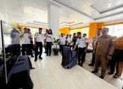 Kepala Dinas Perhubungan (Dishub) Provinsi Sulawesi Tenggara (Sultra) yang juga Pj Sekretaris Daerah (Sekda) Sultra, Muhammad Fadlansyah, resmi launching lima inovasi digital transportasi dalam rangka memperingati Harhubnas 2026. (FOTO: FAYSAL/MS)