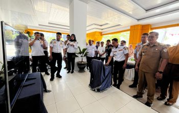 Kepala Dinas Perhubungan (Dishub) Provinsi Sulawesi Tenggara (Sultra) yang juga Pj Sekretaris Daerah (Sekda) Sultra, Muhammad Fadlansyah, resmi launching lima inovasi digital transportasi dalam rangka memperingati Harhubnas 2026. (FOTO: FAYSAL/MS)