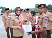 Hari Pramuka ke-65, Wali Kota Kendari Serahkan Penghargaan kepada Peserta Jamnas