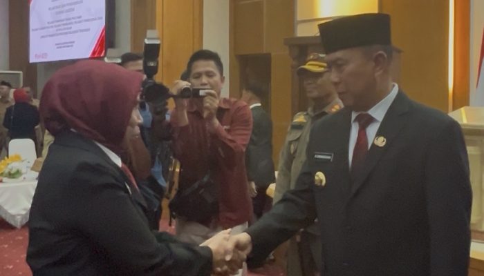 Resmi Pimpin SMAN 1 Kendari, Nur Aida Tekankan Kolaborasi dan Peningkatan Prestasi
