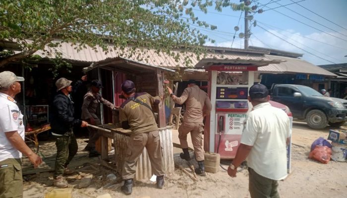 Cegah Antrean Panjang, Satpol PP Kendari Tertibkan Lapak BBM Bersubsidi di SPBU