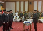 Gubernur Sultra Andi Sumangerukka (ASR) saat melantik dan mengambil sumpah 104 pejabat di lingkungan Pemprov Sultra di Ruang Pola Kantor Gubernur Sultra, Senin (21/9/2026), di Kendari. Pejabat yang dilantik terdiri atas Pejabat Pimpinan Tinggi Pratama, Pejabat Administrator, Pejabat Pengawas, Pejabat Fungsional, serta kepala sekolah SMA/SMK. (FOTO: FAYSAL/MS)