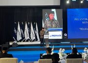 Gubernur Sulawesi Tenggara (Sultra) Andi Sumangerukka menghadiri pelantikan 120 pengurus Dewan Pimpinan Daerah (DPD) Peradi Profesional se-Sultra periode 2026-2031 yang dipimpin langsung Ketua Umum DPN Peradi Profesional Prof. Harris Arthur Hedar di salah satu hotel di Kota Kendari, Rabu (23/9/2026) malam. (FOTO: FAYSAL/MS)