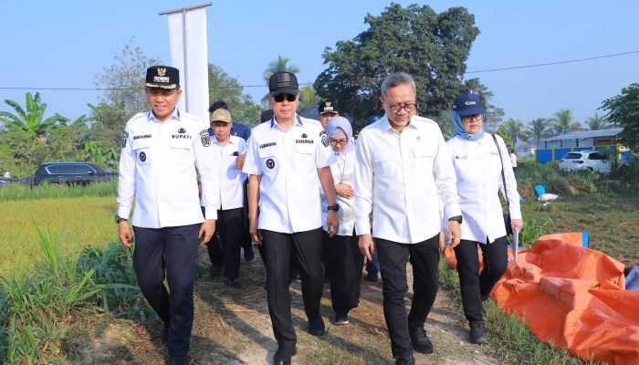 Didampingi Gubernur ASR, Zulhas Serap Aspirasi Petani Konawe Selatan