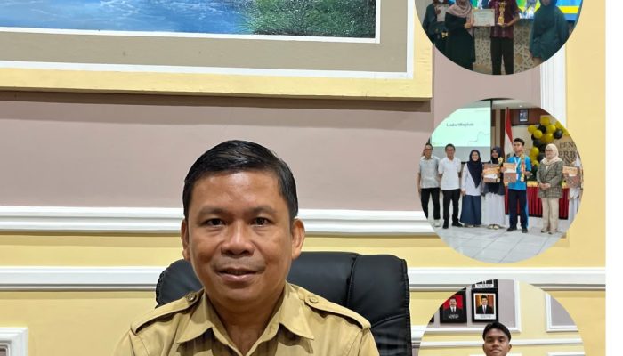 Kepala SMAN 4 Kendari, Yakob Simson Barthimeus (kiri) dan siswa Sekolah Menengah Atas Negeri (SMAN) 4 Kendari, Sulawesi Tenggara (Sultra). Onassis Yusuf Dilla, siswa kelas XII.O (kanan)