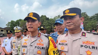 Kapolda Sultra, Irjen Pol. Dr. Himawan Bayu Aji, saat diwawancarai awak media usai memimpin apel gelar pasukan Operasi Patuh Anoa 2026 di Lapangan Apel Presisi Polda Sultra. (FOTO: FAYSAL/MS)