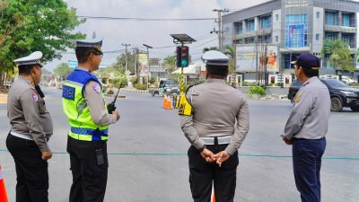 Pertama di Sultra, Dirlantas Polda dan BPTD Pantau Penerapan Traffic Light Portabel